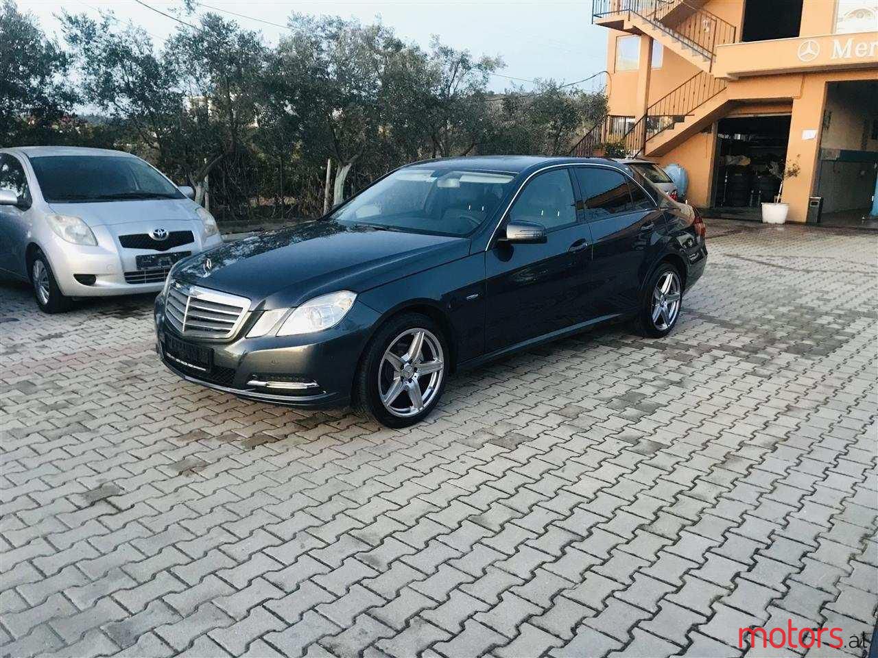 2010' Mercedes-Benz E 200 photo #1