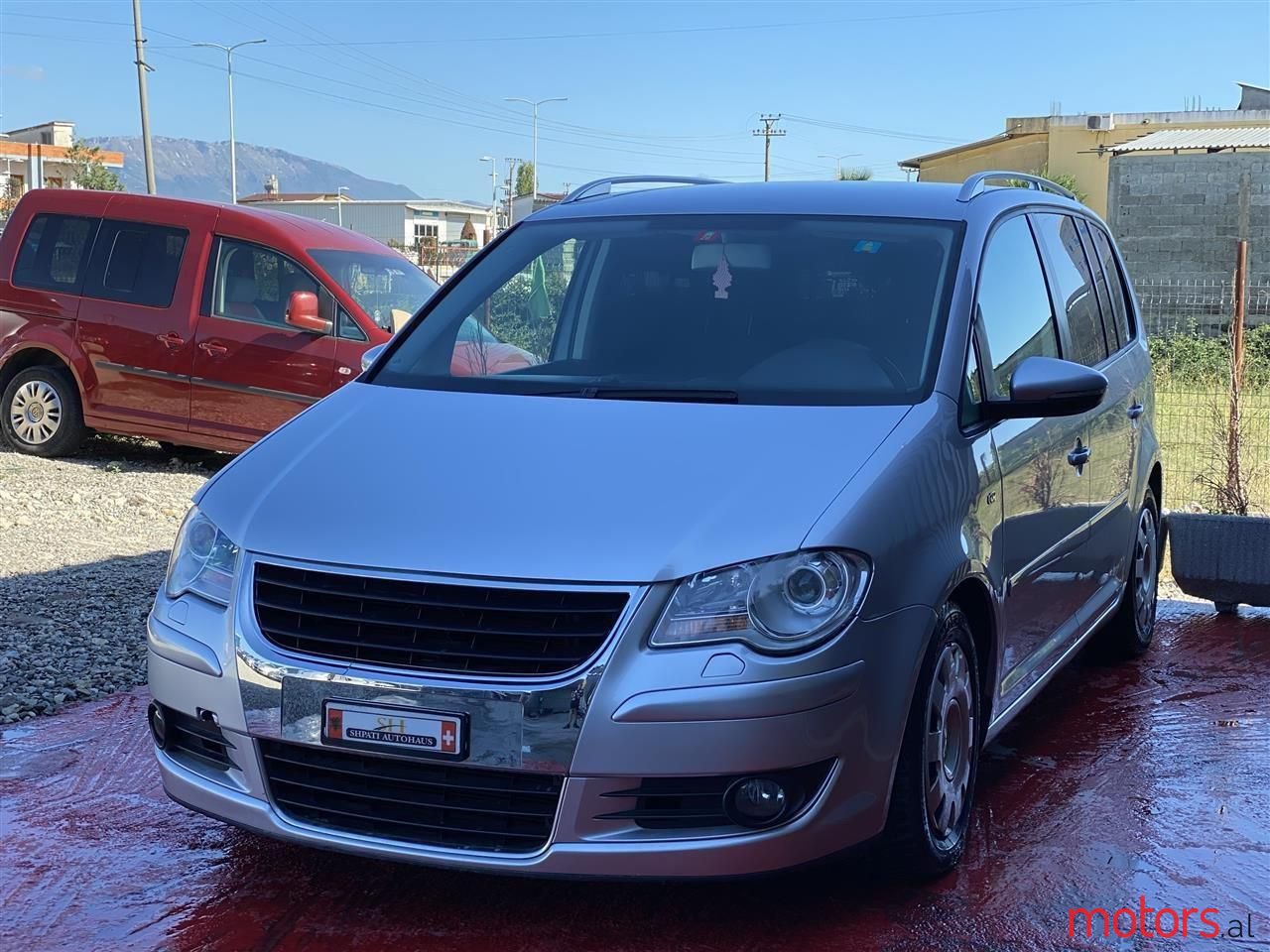 2005' Volkswagen Touran photo #1