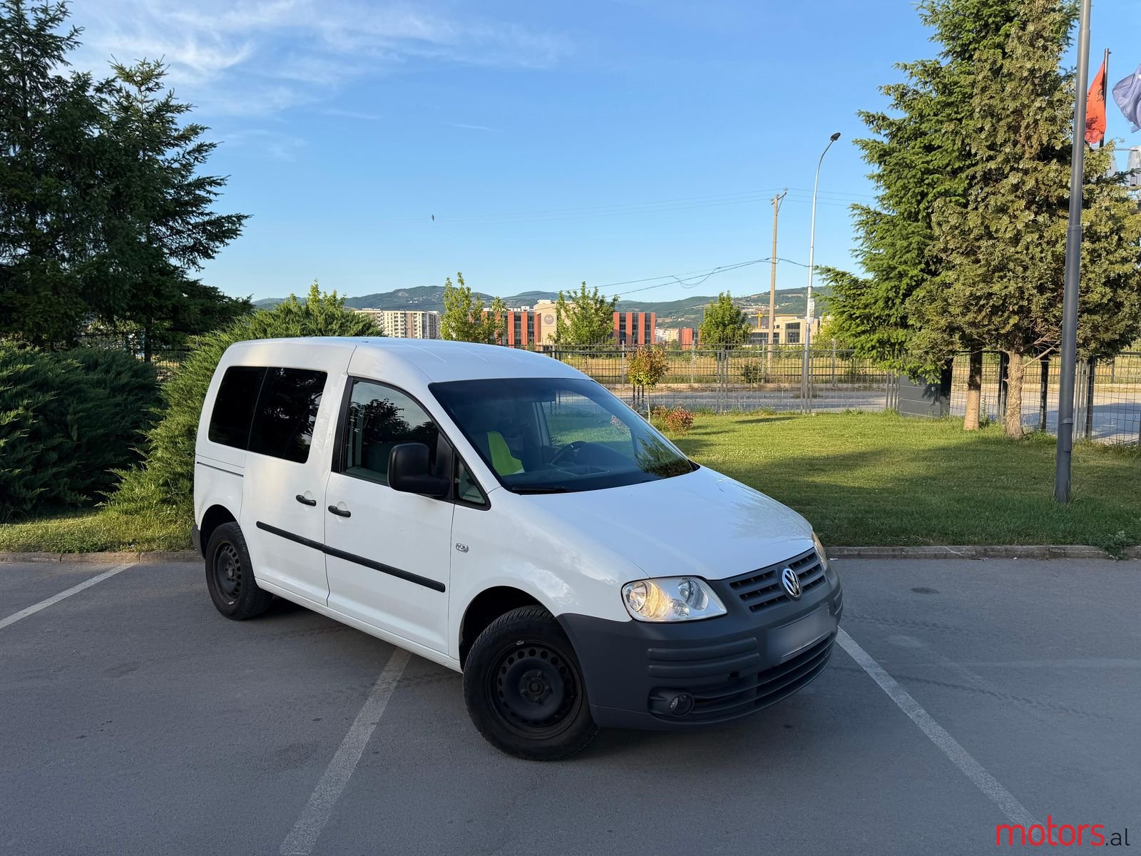 2008' Volkswagen Caddy photo #2