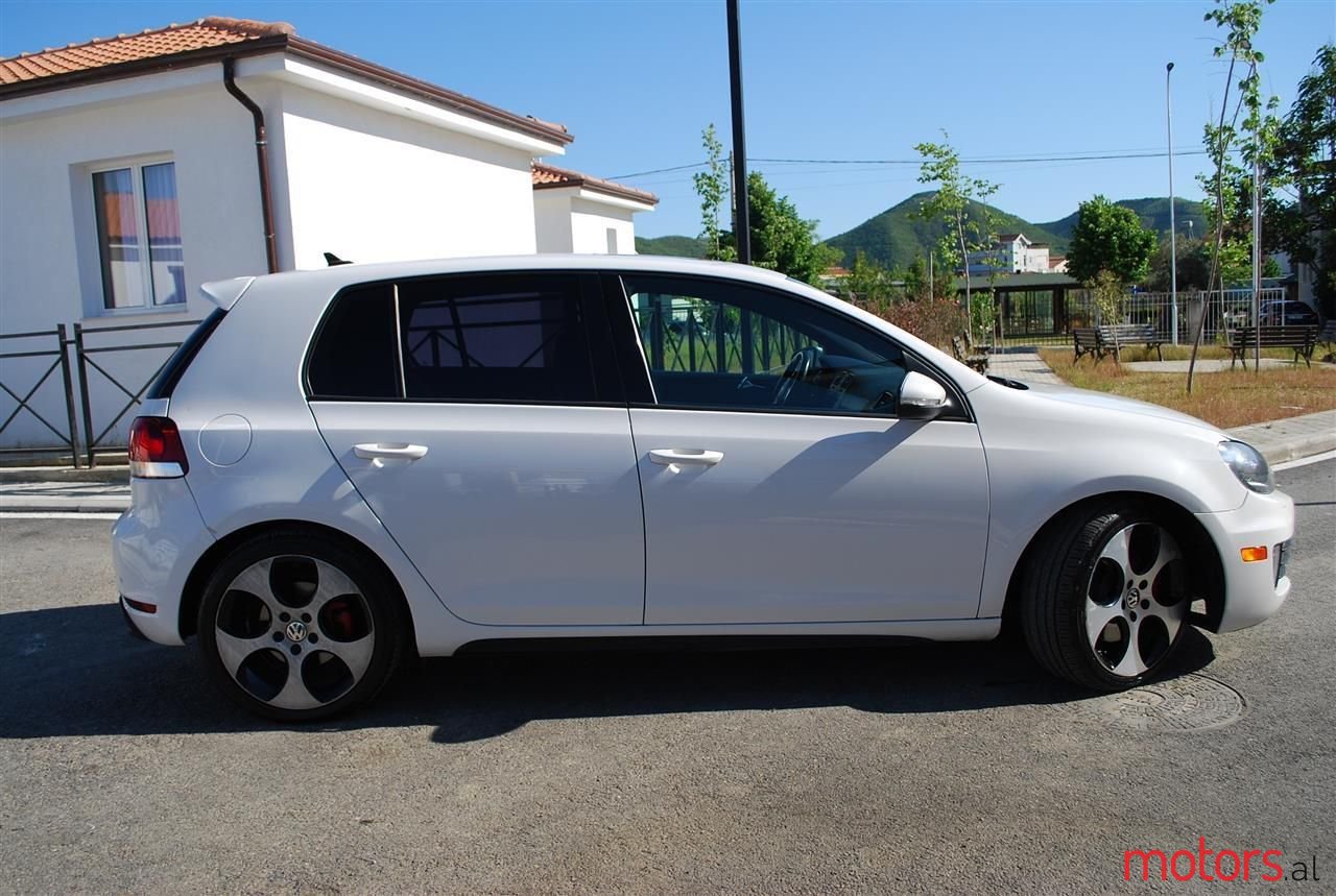2010' Volkswagen Golf photo #3