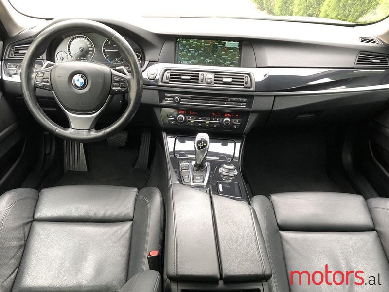 2013' BMW 520 photo #3