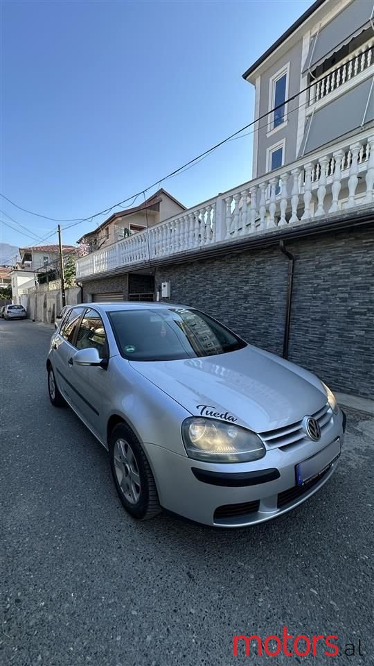 2004' Volkswagen Golf photo #1