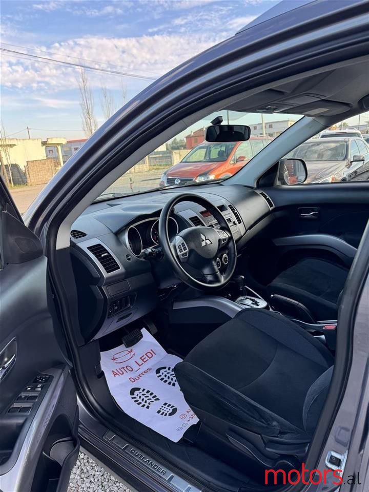 2008' Mitsubishi Outlander photo #5