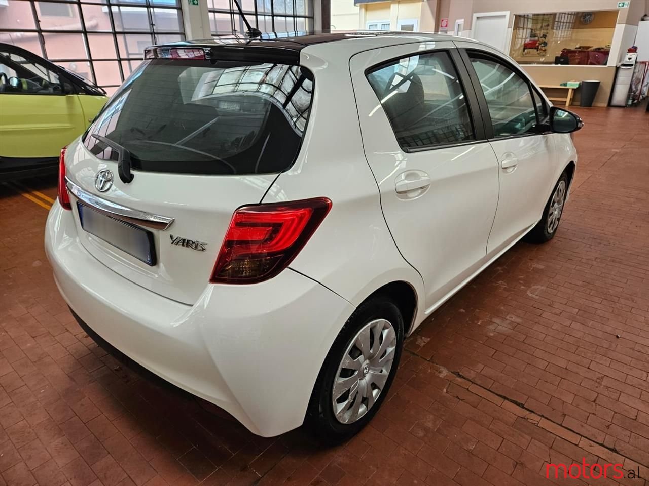 2015' Toyota Yaris photo #2
