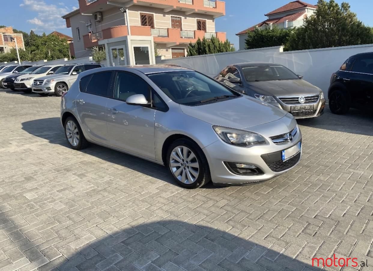 2014' Opel Astra photo #2