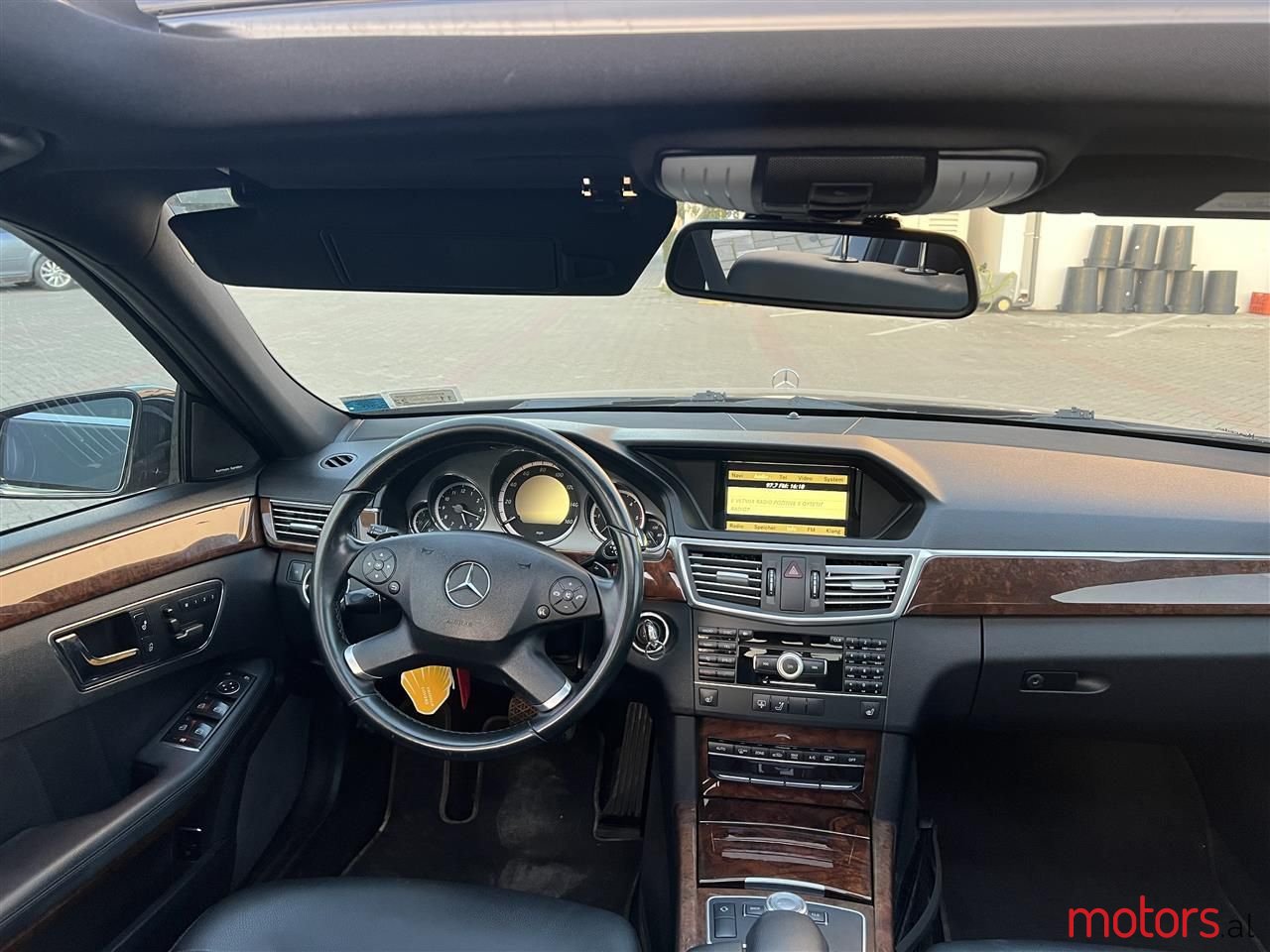 2011' Mercedes-Benz E 350 photo #6