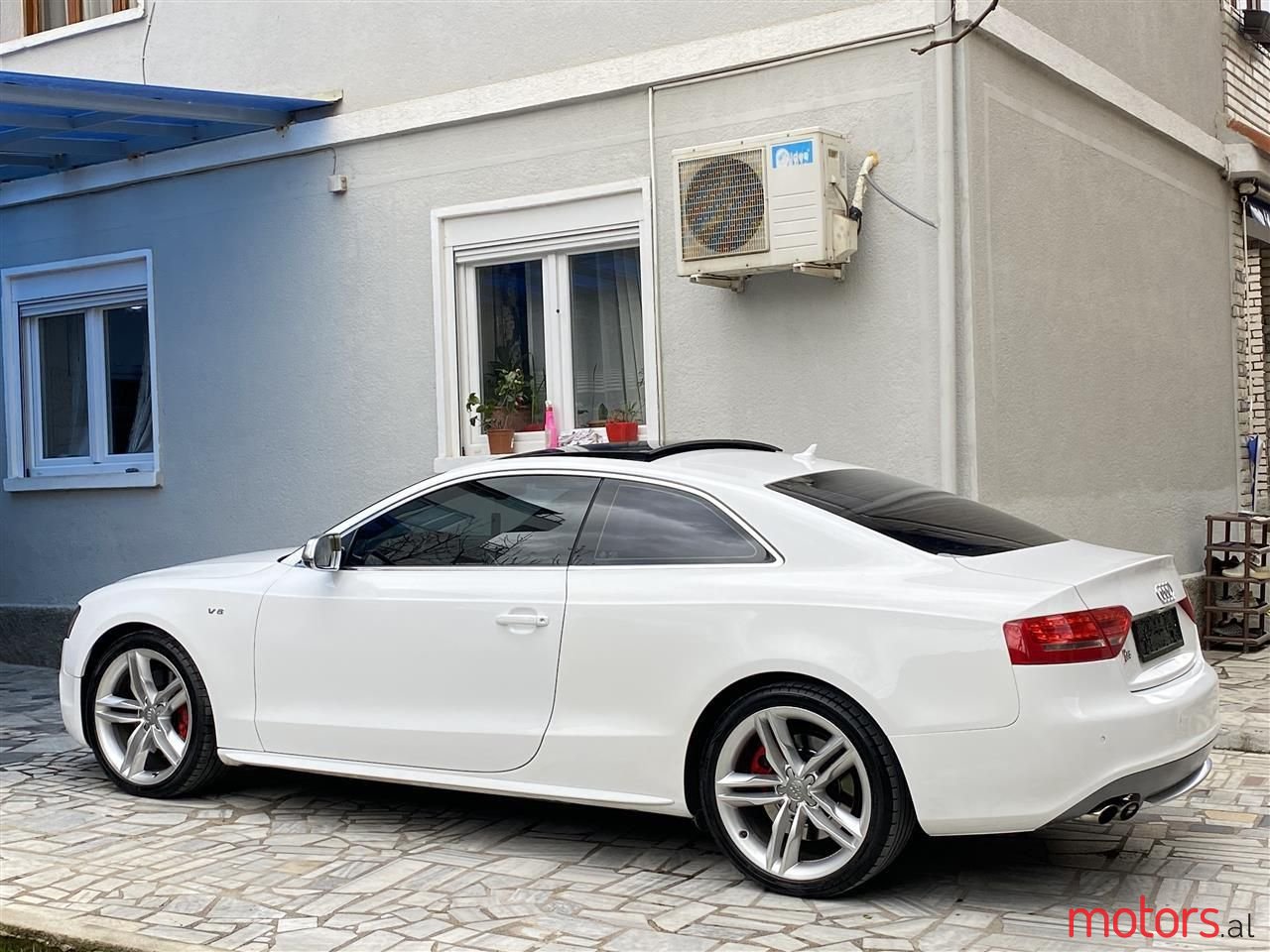 2010' Audi S5 photo #1