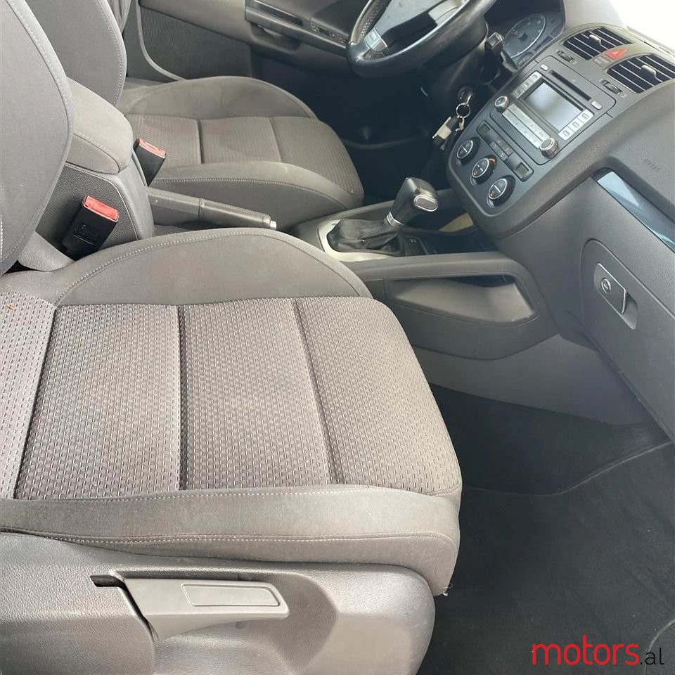 2007' Volkswagen Golf photo #6