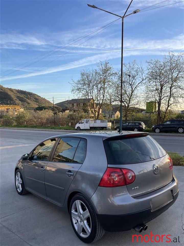 2008' Volkswagen Golf photo #5