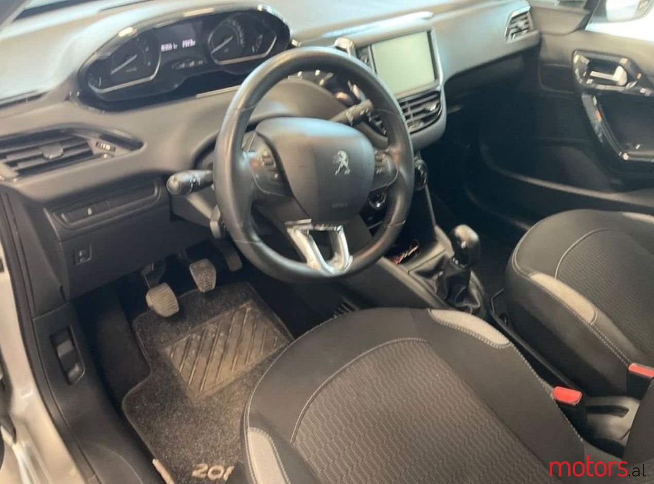 2016' Peugeot 208 photo #6