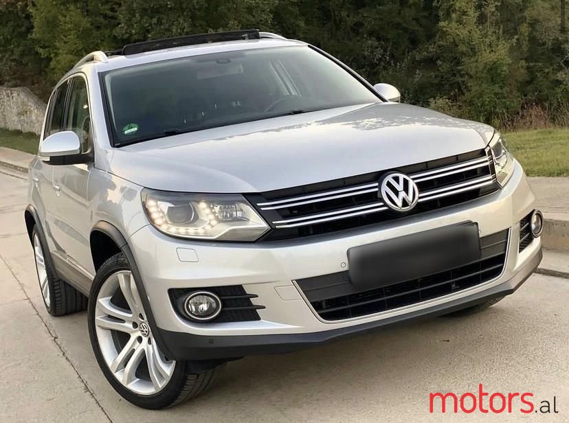 2012' Volkswagen Tiguan photo #3