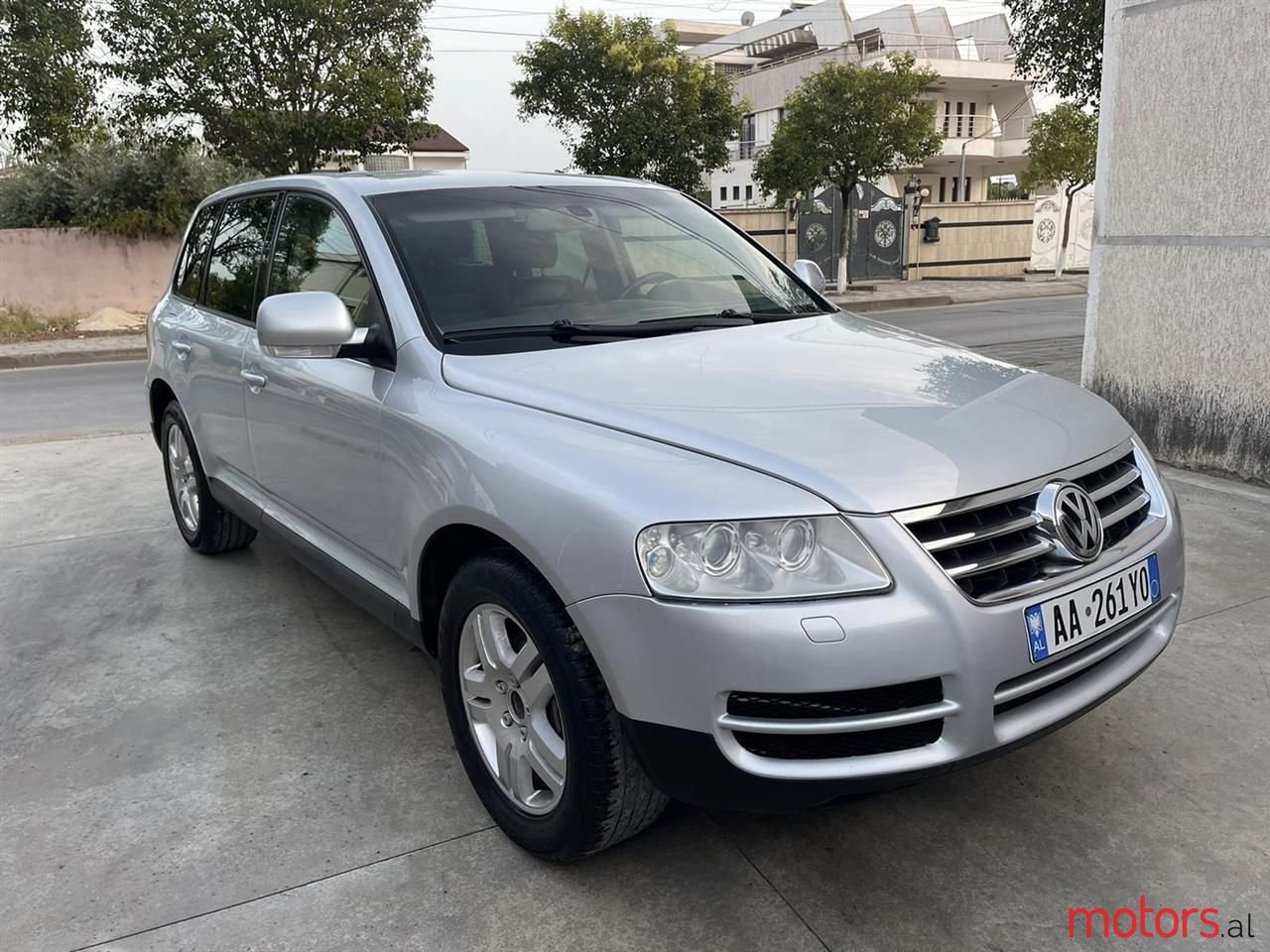 2004' Volkswagen Touareg photo #1