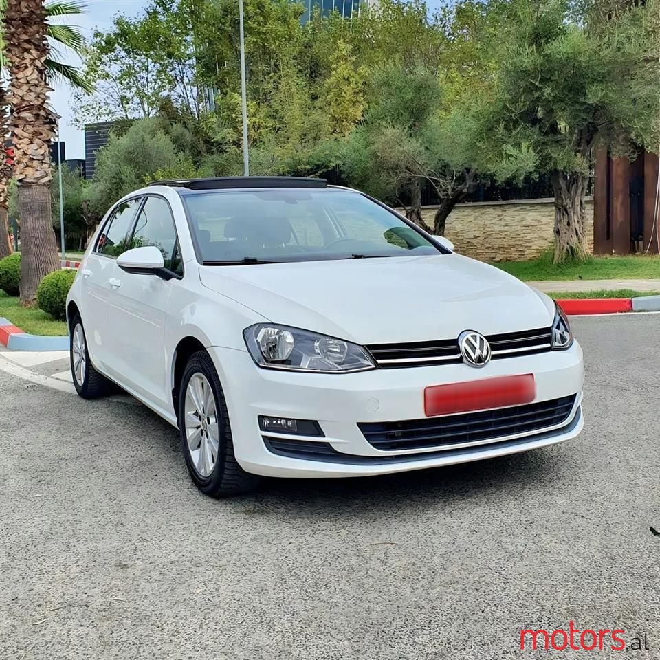 2017' Volkswagen Golf photo #2