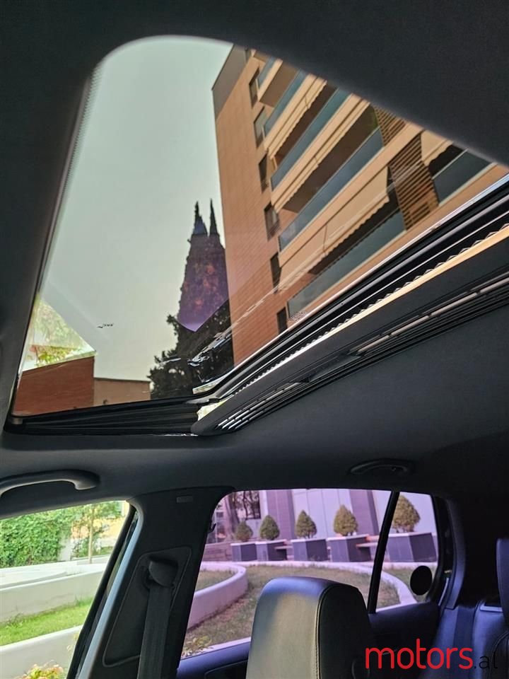 2011' Volkswagen Golf photo #5