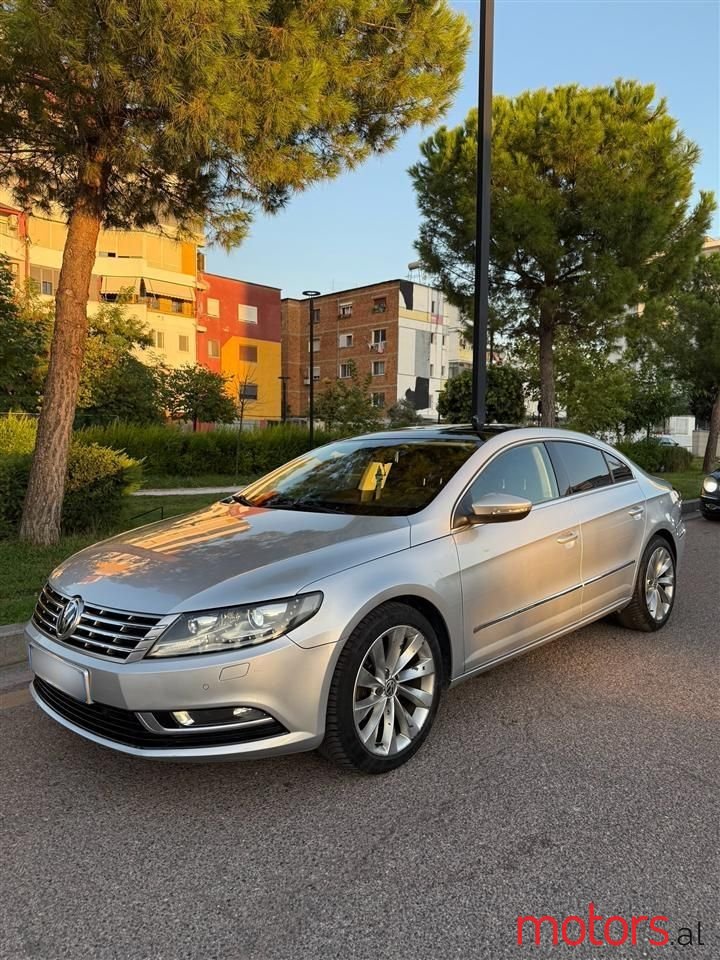 2012' Volkswagen Passat photo #1