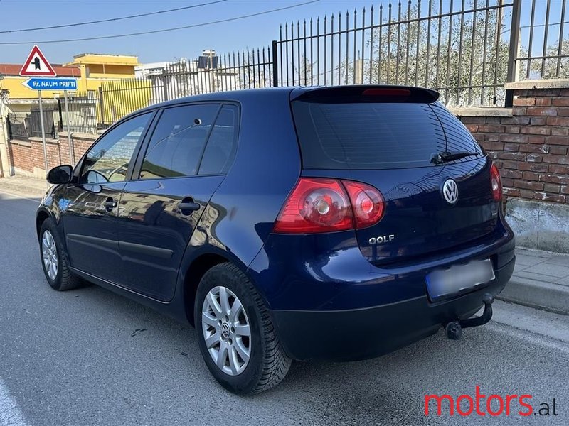 2004' Volkswagen Golf photo #2