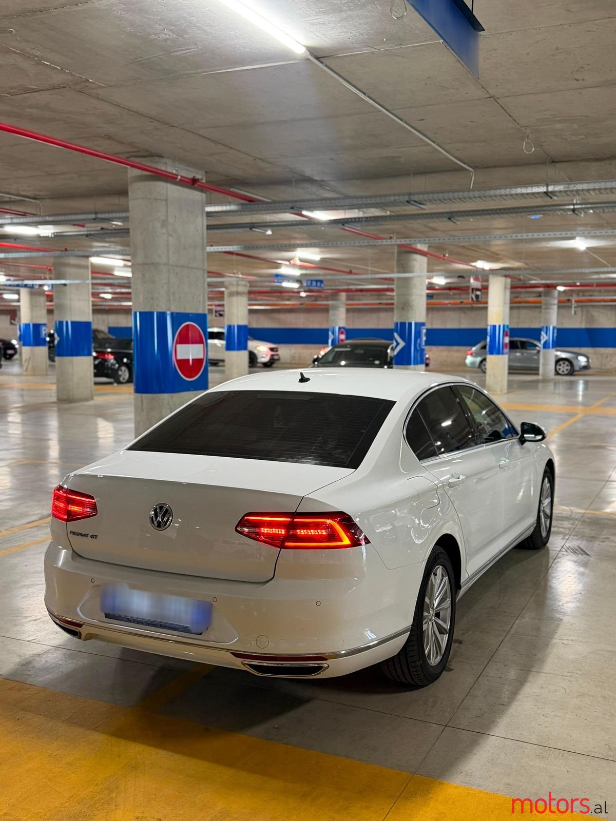 2018' Volkswagen Passat photo #2