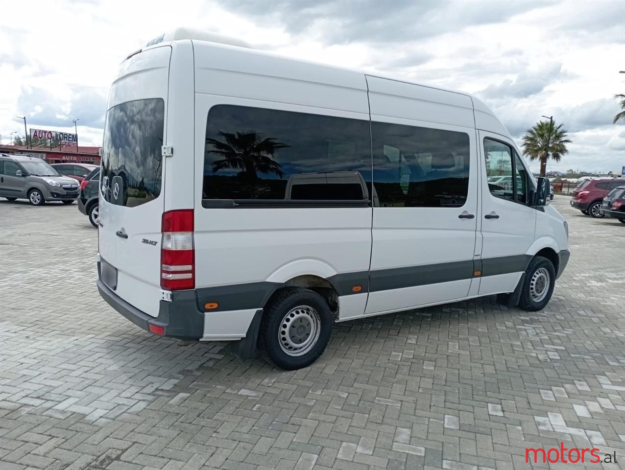 2012' Mercedes-Benz 200 photo #2