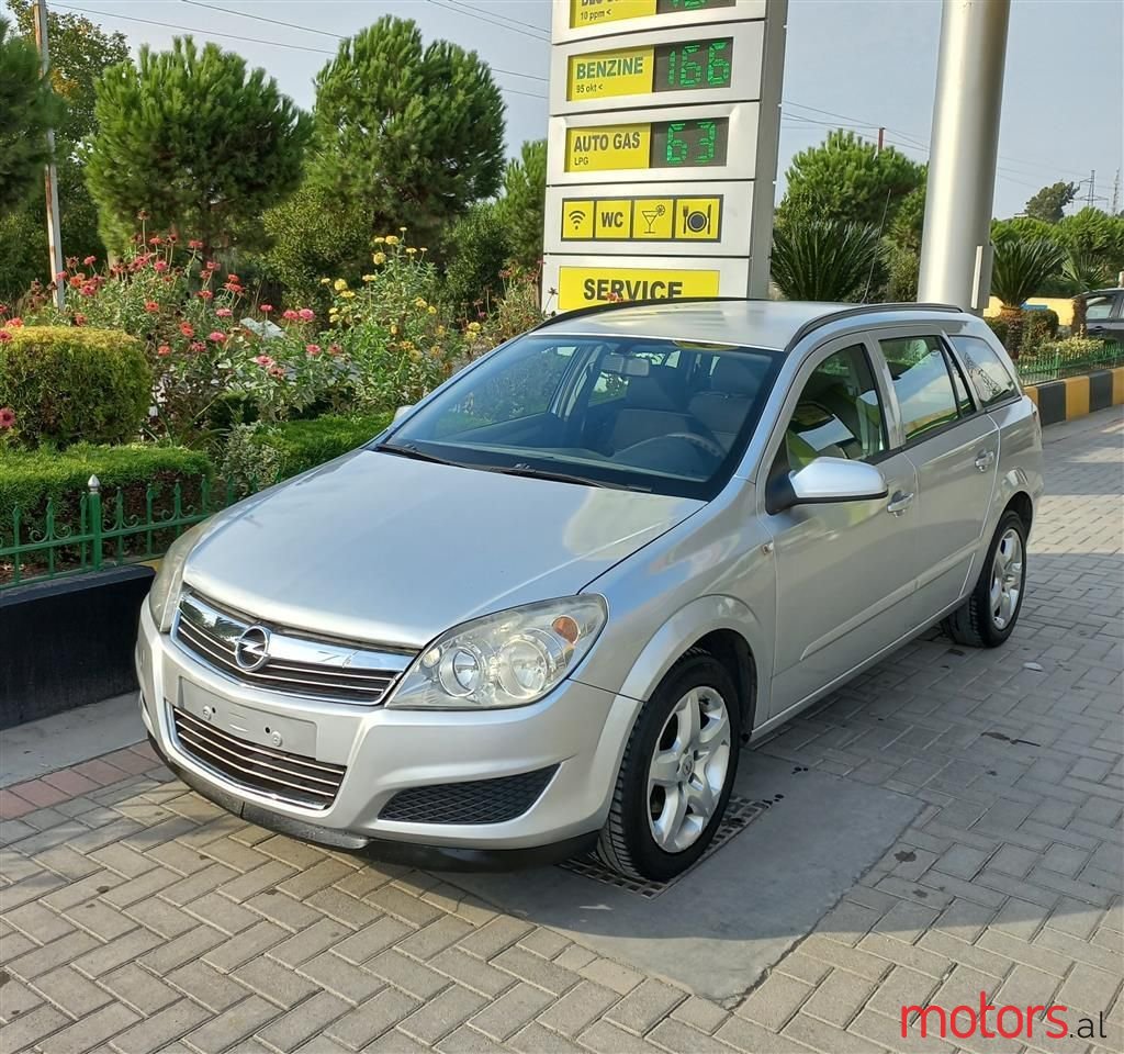 2008' Opel Astra photo #1