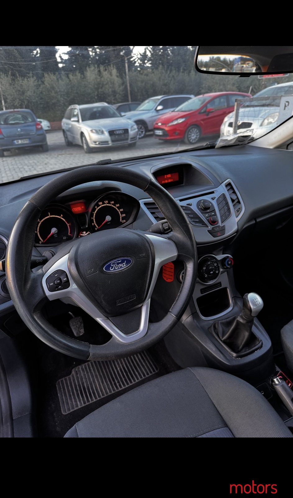 2011' Ford Fiesta photo #6