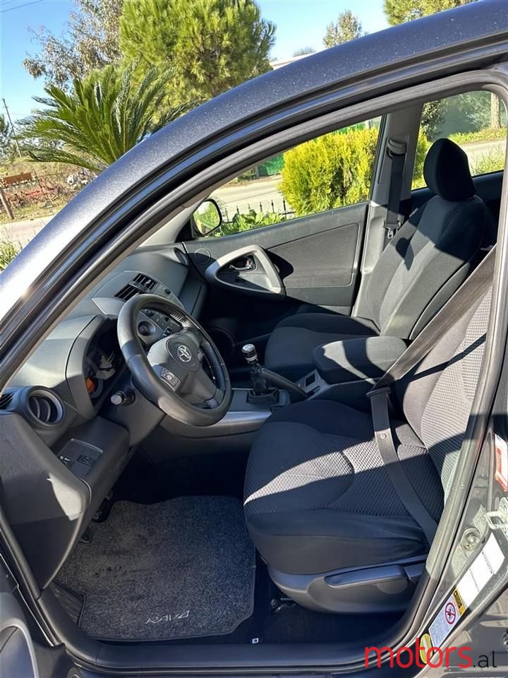 2006' Toyota RAV4 photo #3