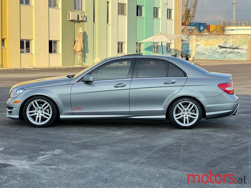 2012' Mercedes-Benz C 300 photo #2