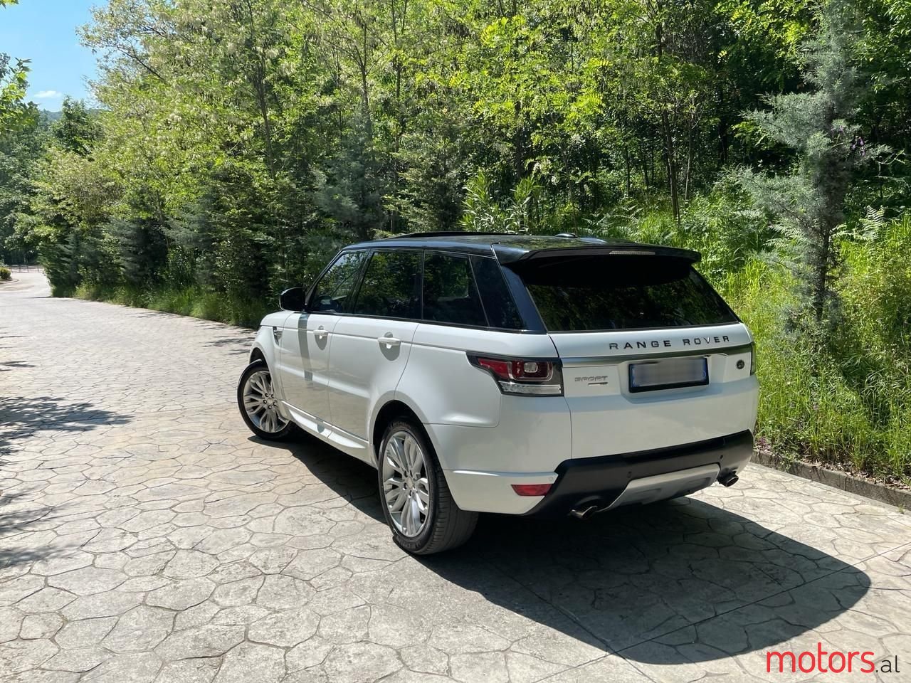 2015' Land Rover Range Rover Sport photo #2