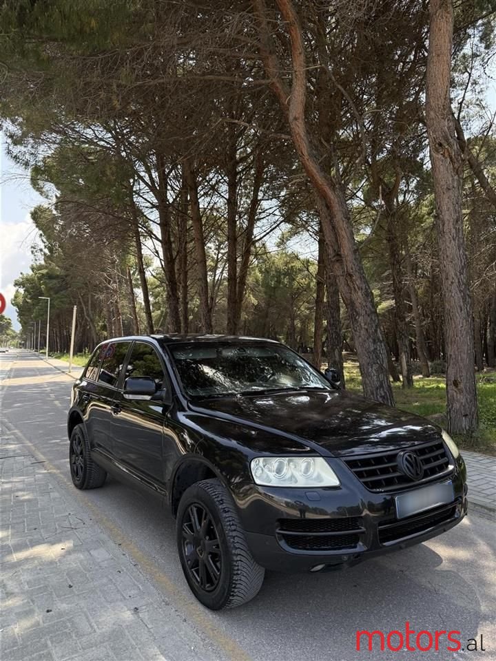 2005' Volkswagen Touareg photo #1