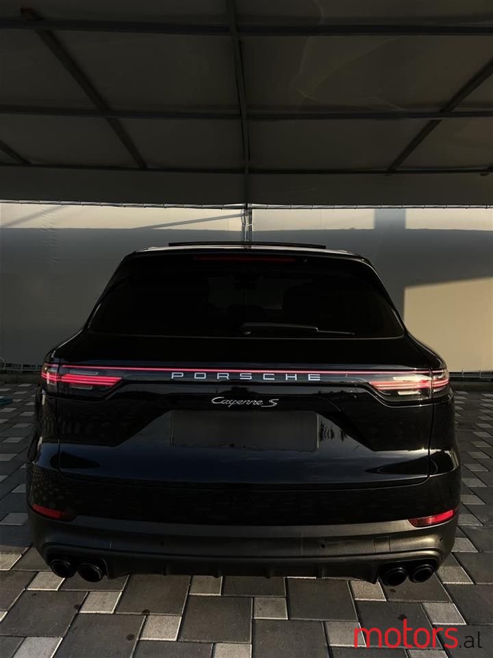 2020' Porsche Cayenne photo #4