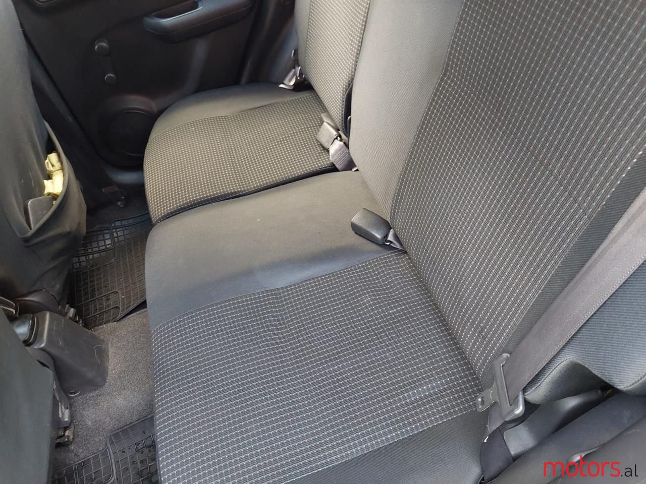 2005' Suzuki Swift photo #2