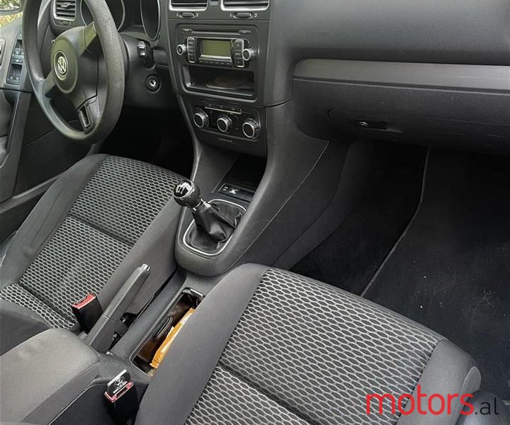 2010' Volkswagen Golf photo #3