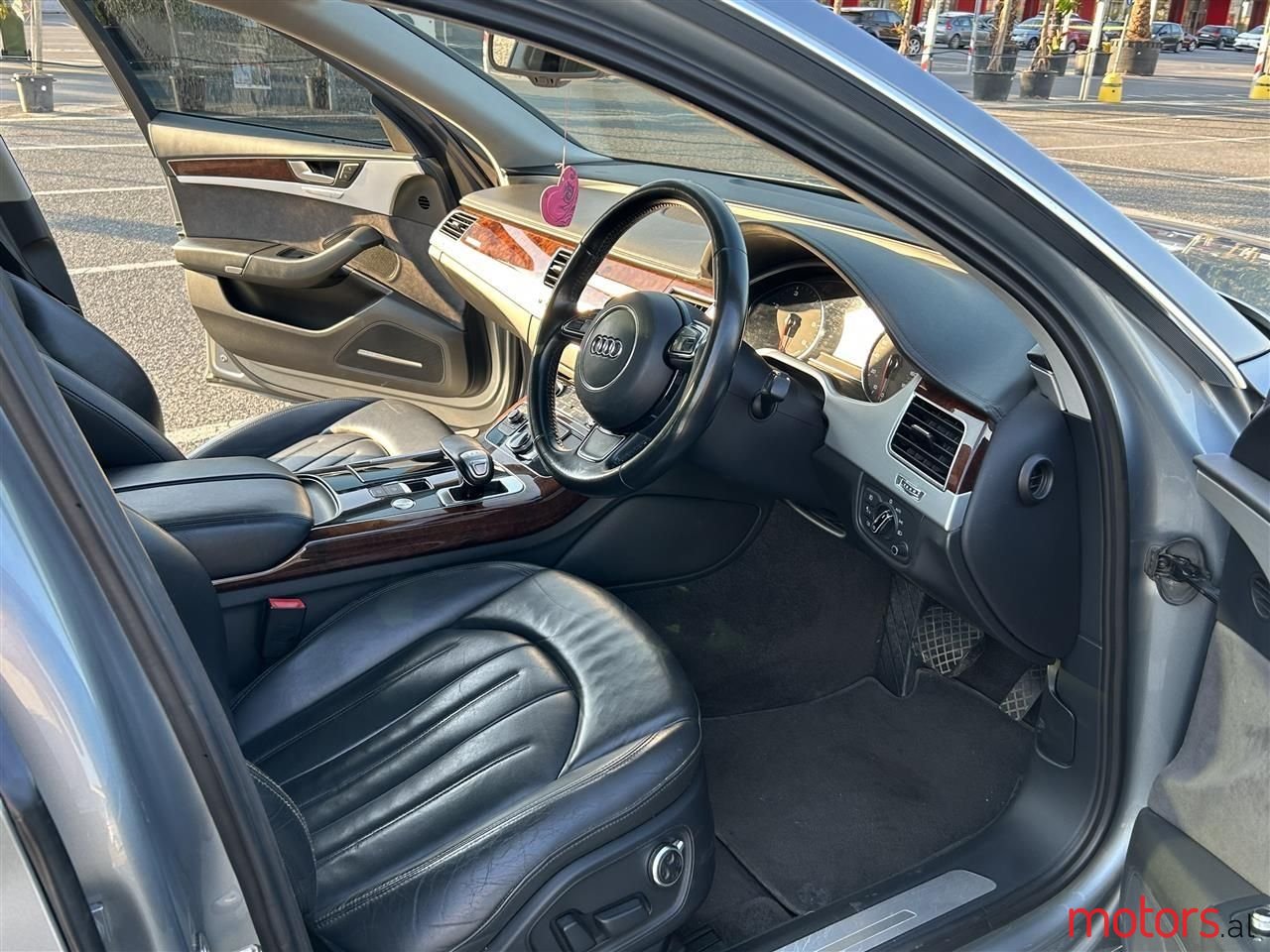 2011' Audi A8 photo #2