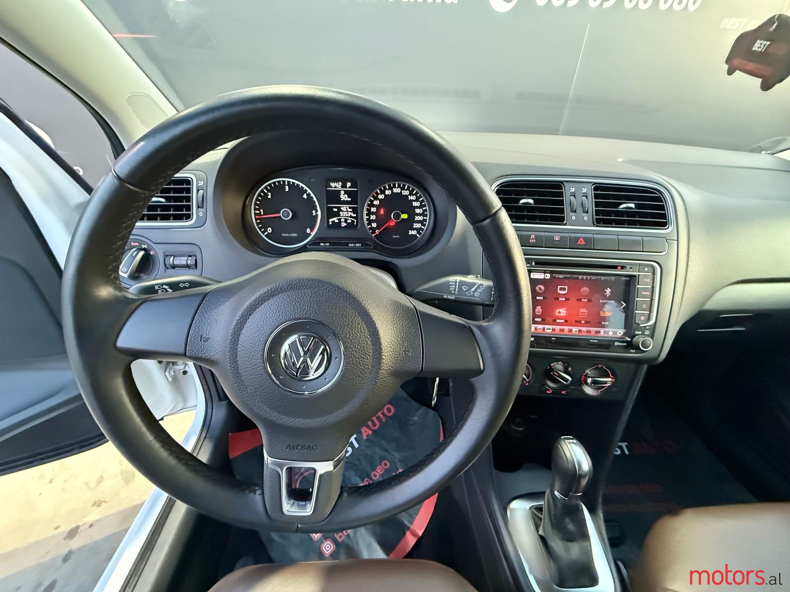 2014' Volkswagen Polo photo #4