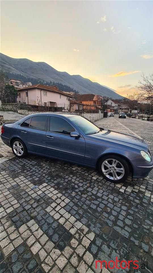 2005' Mercedes-Benz E 220 photo #5