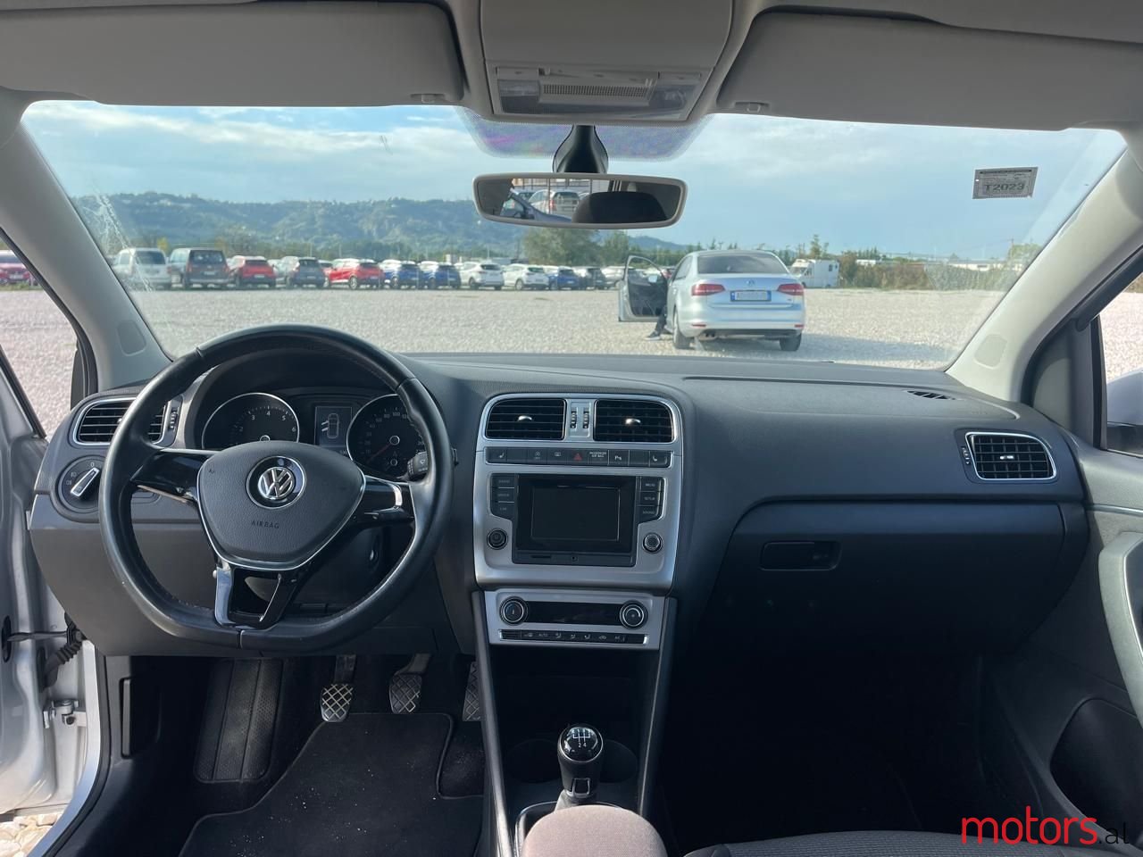 2015' Volkswagen Polo photo #5