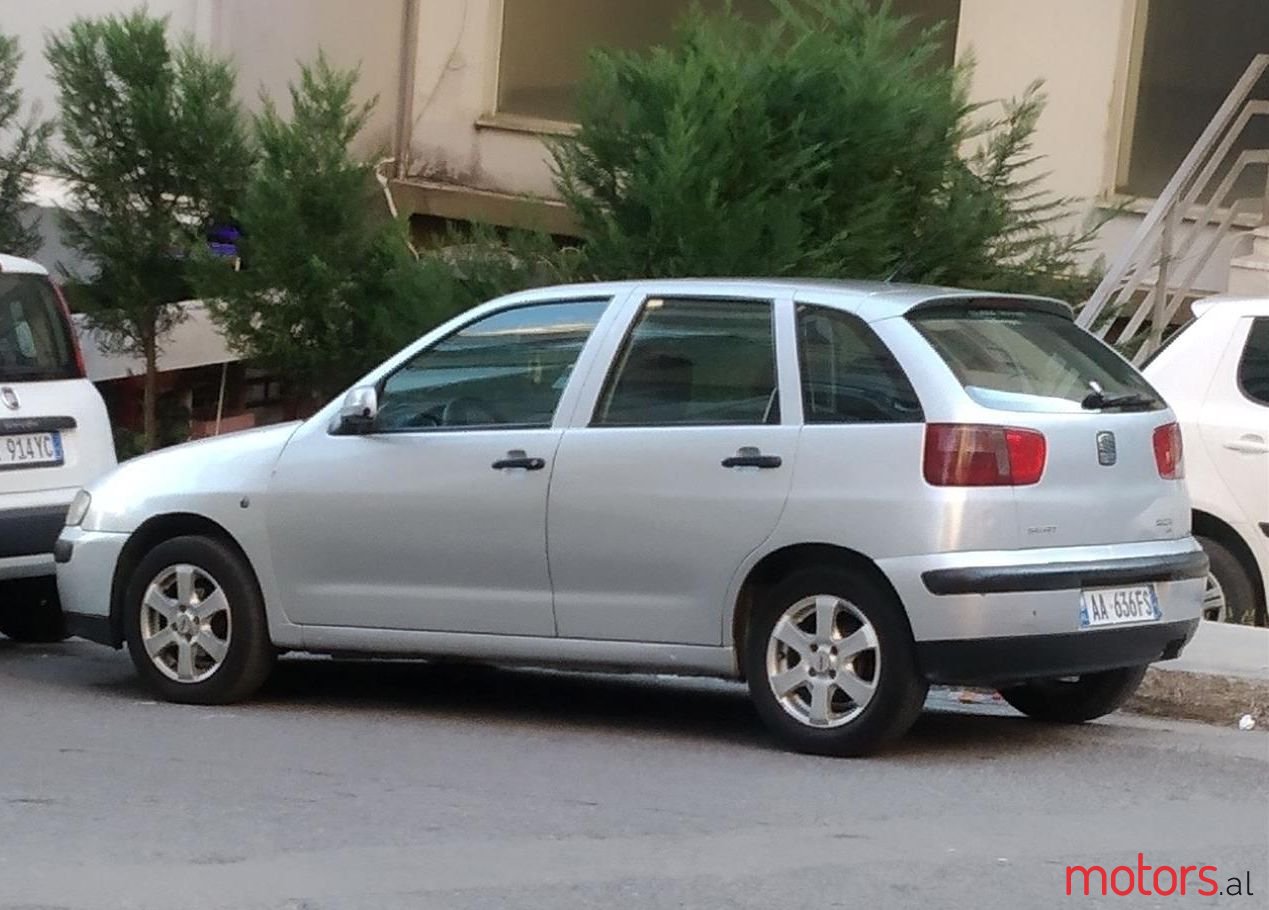 2002' SEAT Ibiza photo #1