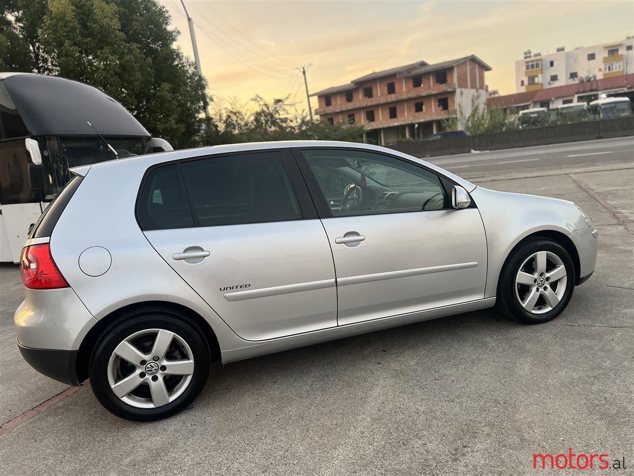 2008' Volkswagen Golf photo #3