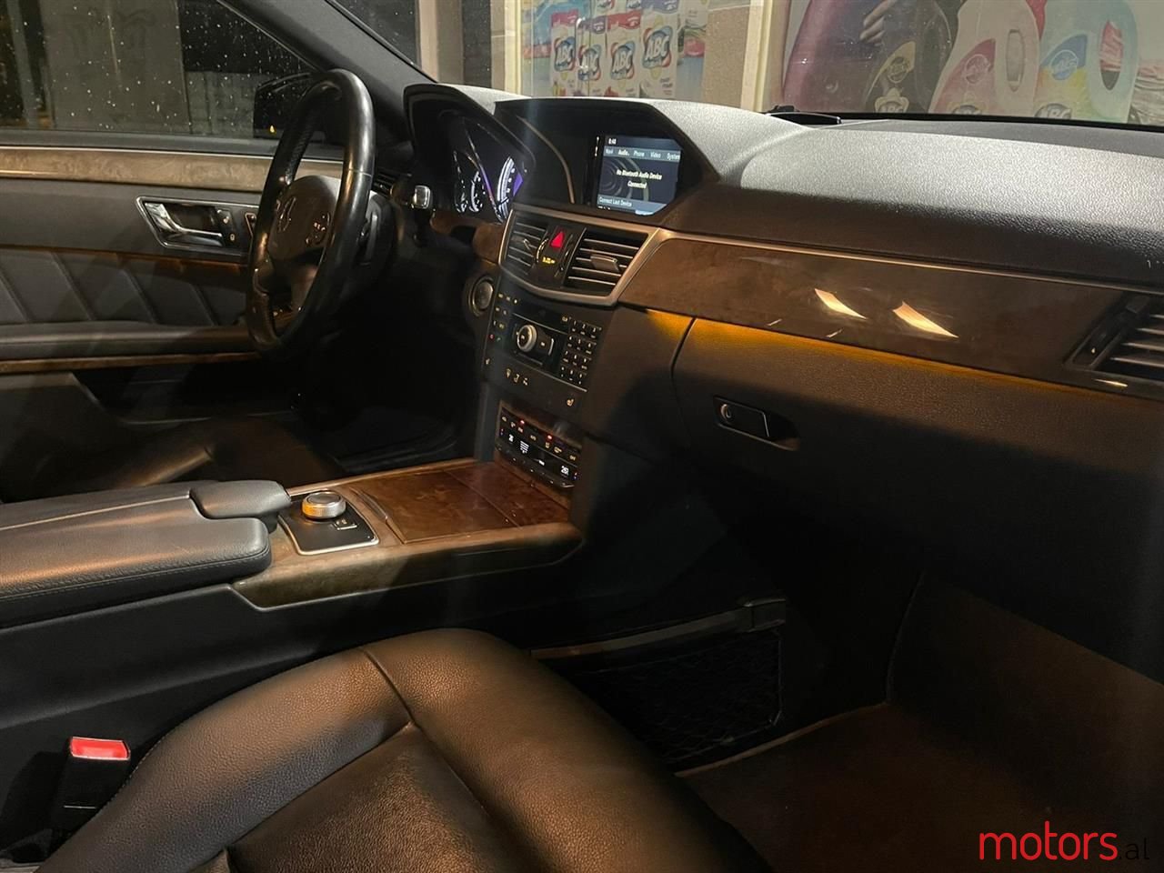 2011' Mercedes-Benz E 350 photo #5