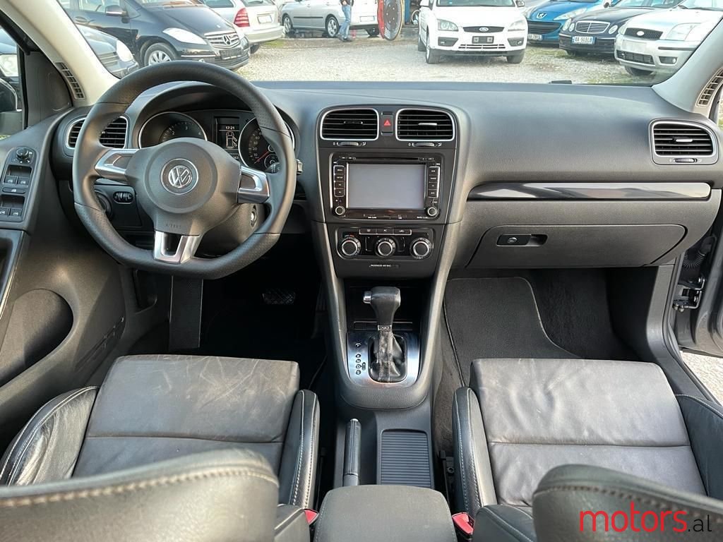 2009' Volkswagen Golf photo #6