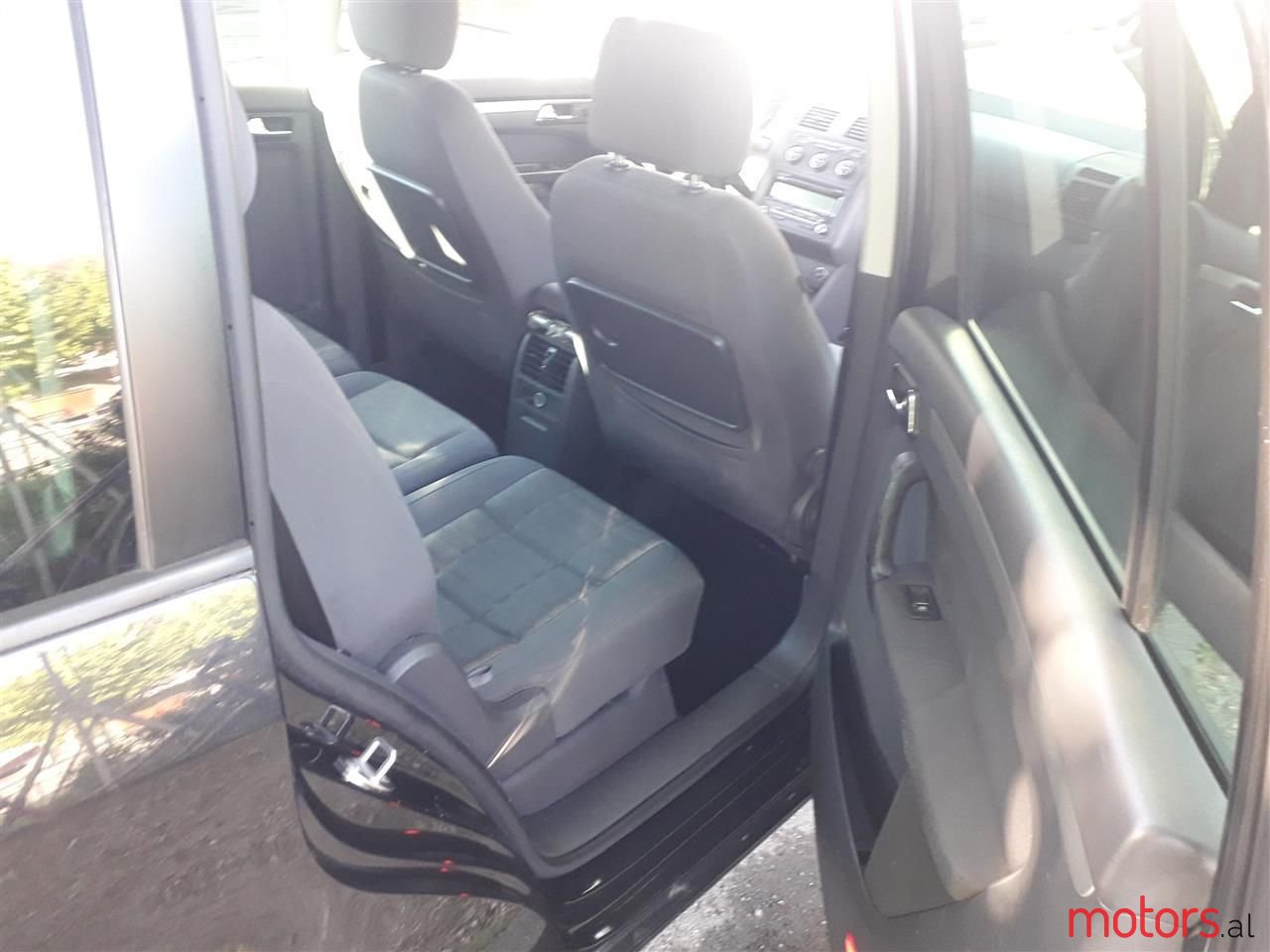 2006' Volkswagen Touran photo #3