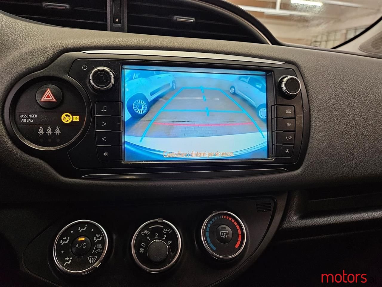 2015' Toyota Yaris photo #1