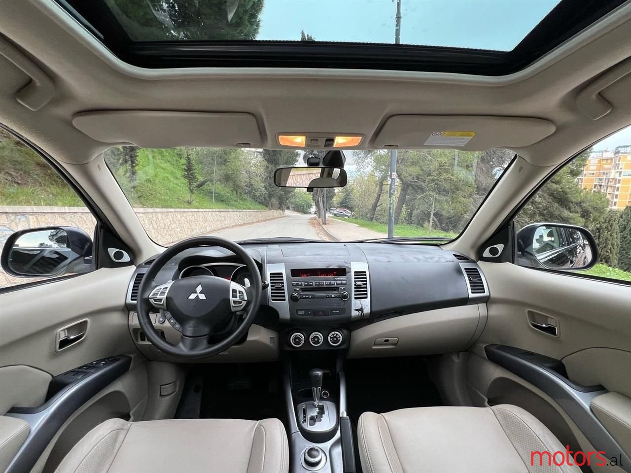 2009' Mitsubishi Outlander photo #2