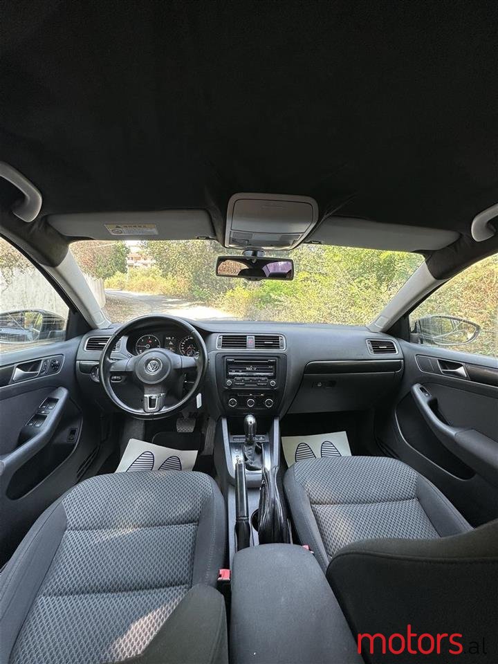 2012' Volkswagen Jetta photo #7