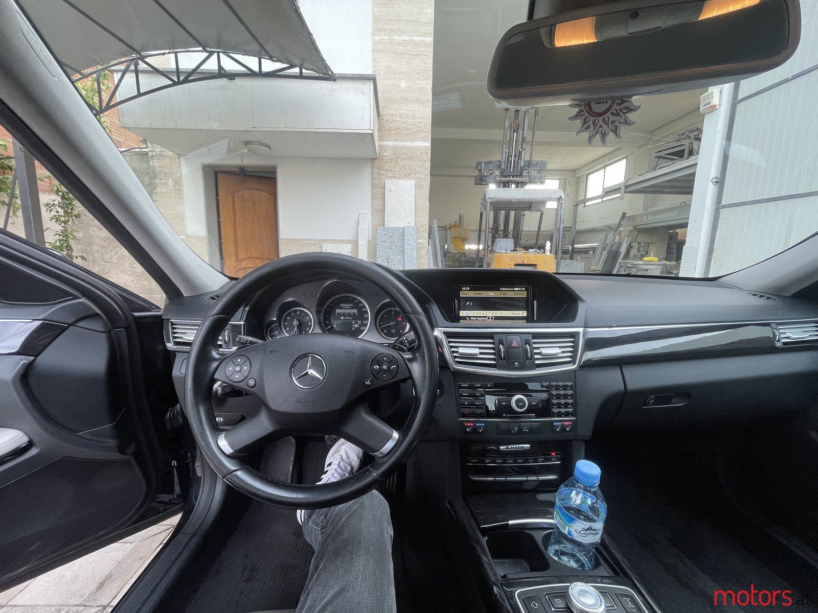 2009' Mercedes-Benz E 350 4-Matic photo #6