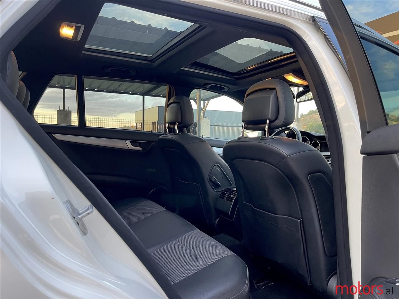 2012' Mercedes-Benz C 220 photo #2