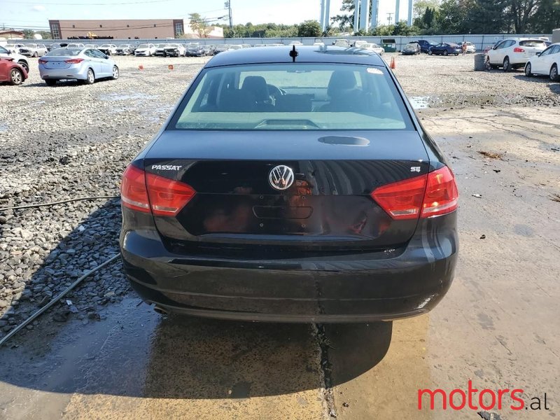 2013' Volkswagen Passat photo #5
