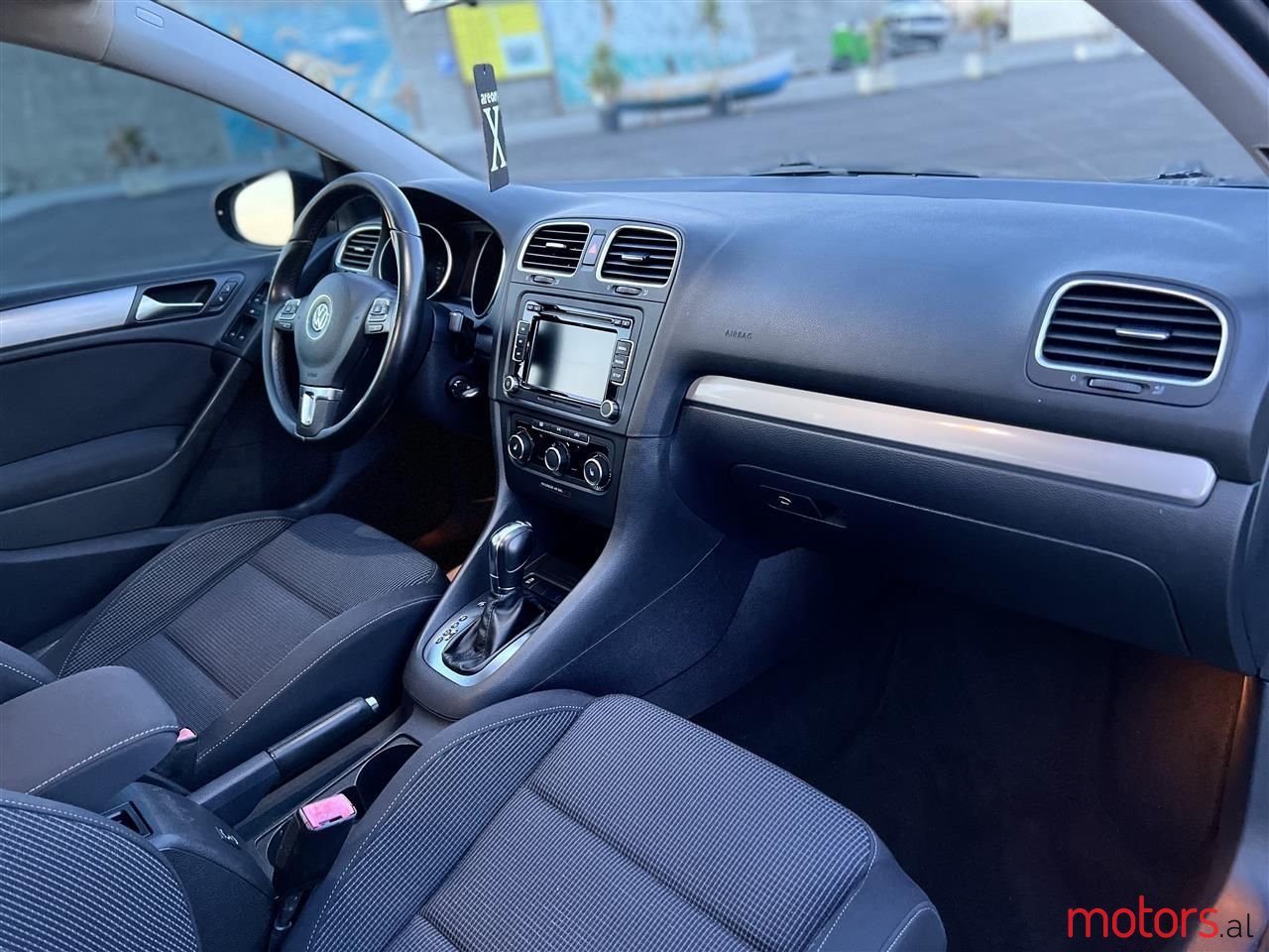 2013' Volkswagen Golf photo #2