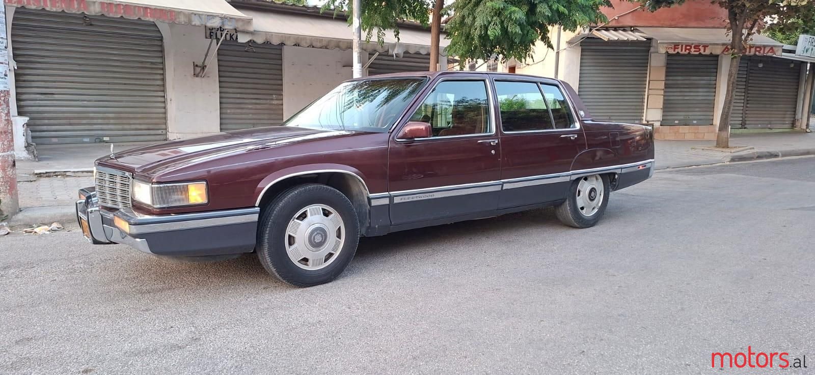 1990' Cadillac Fleetwood photo #2