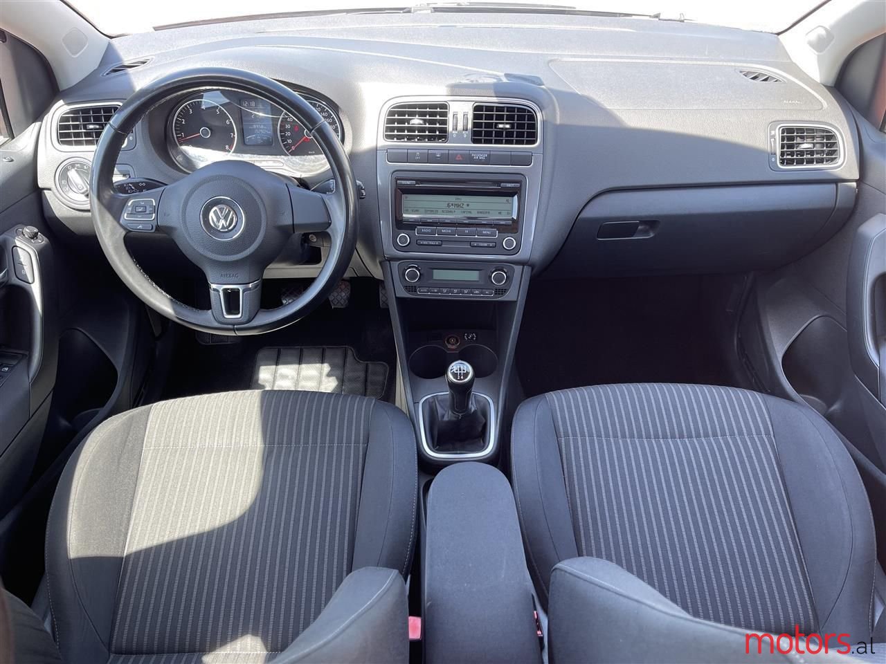 2010' Volkswagen Polo photo #2