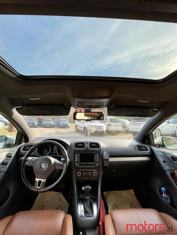 2009' Volkswagen Golf photo #1